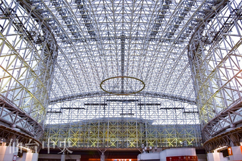 石川県の玄関口金沢駅全景