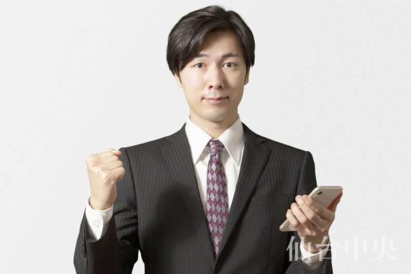 スマホで情報を検索して包茎手術を決意した男性
